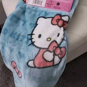 Hello Kitty Rainbows And Bows Throw